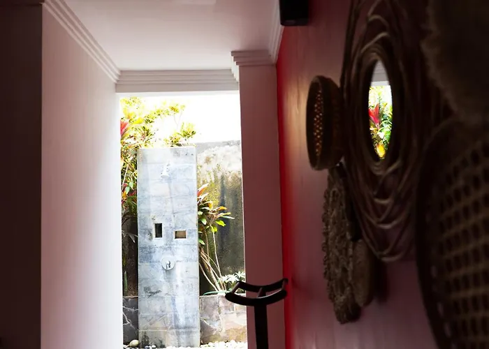 Bed & Breakfast Damewa House